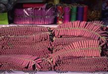 Vụ án tàng trữ, vận chuyển, buôn bán hàng cấm là pháo nổ và thuốc lá điếu có nguồn gốc nhập lậu hiện nay được thực hiện như thế nào?