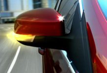 Bật xi nhan trái nhưng rẽ phải có bị phạt không? Bật xi nhan trái nhưng rẽ phải bị xử phạt hành chính như thế nào?