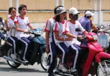 Hành vi đi xe máy chưa đủ tuổi