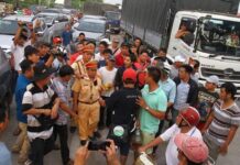 Gây cản trở giao thông nghiêm trọng hoặc gây đình trệ hoạt động công cộng